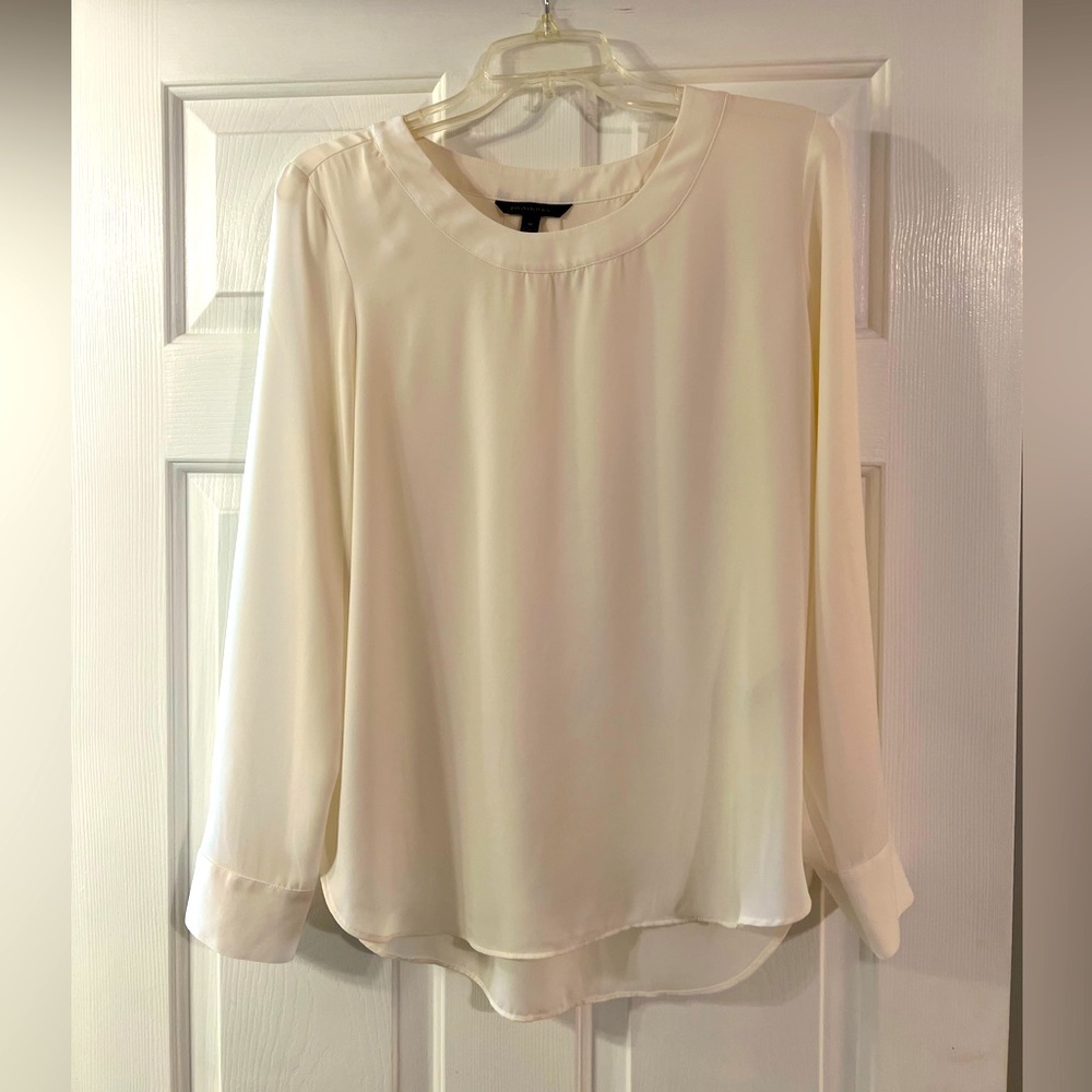Banana Republic Cream colored sheer blouse. EUC. Size Medium